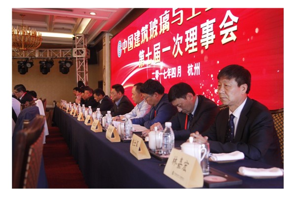 新当选代表